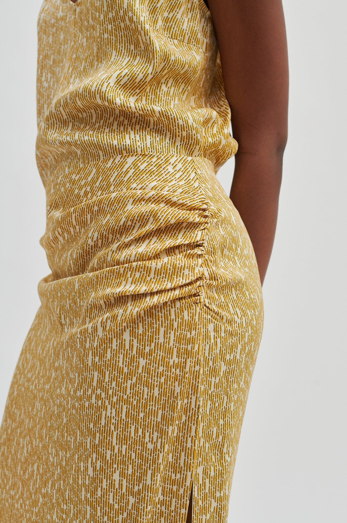 Second-Female_RATTAN-skirt_3