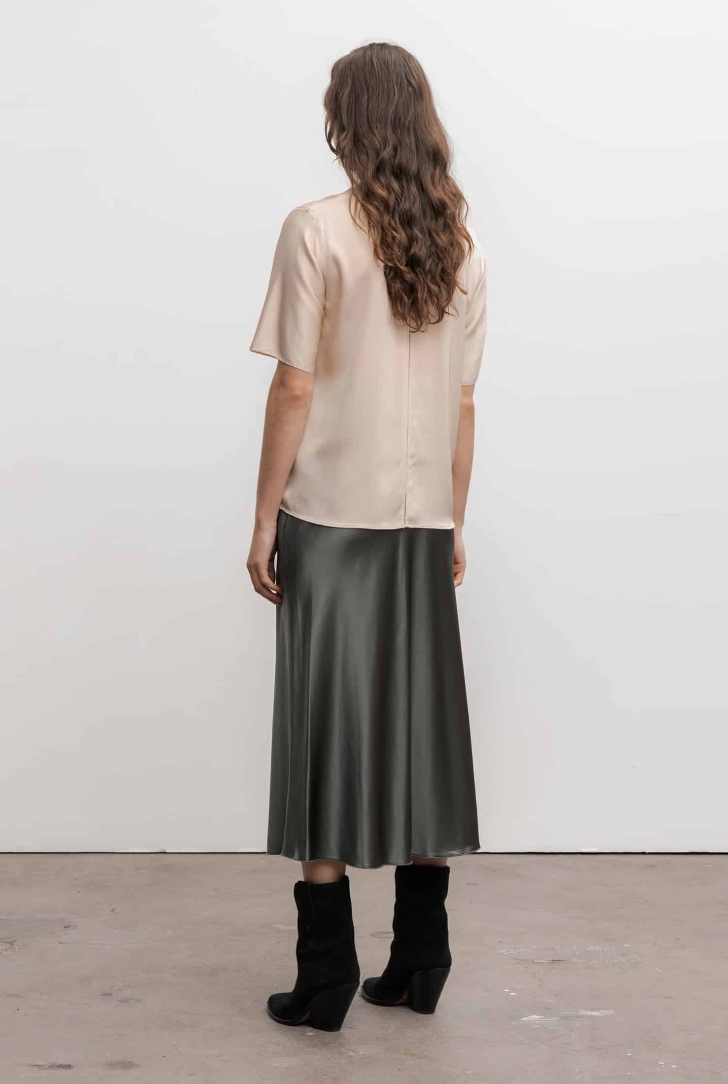 Ahlvar_Gallery_Yoli-V-neck-Blouse_Powder_3