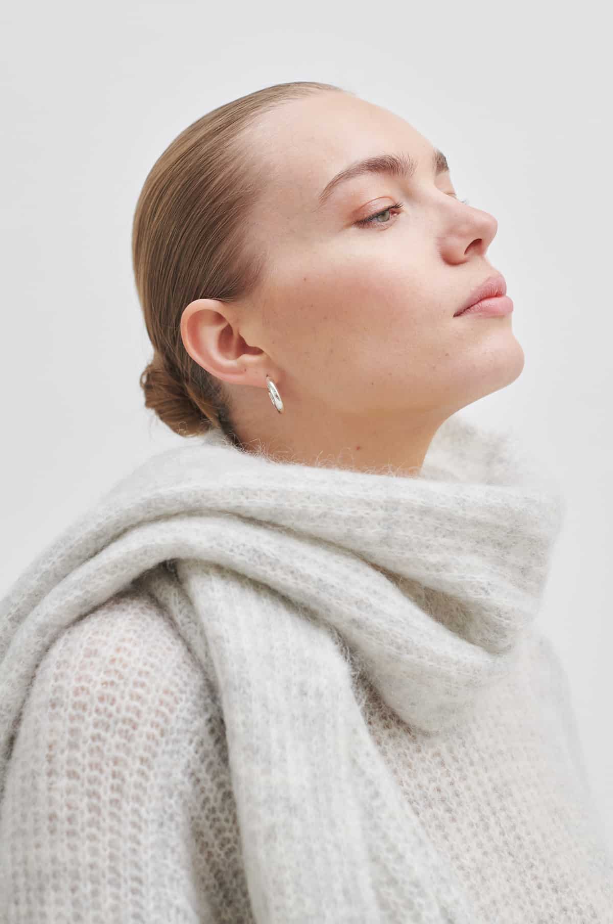 Second-Female_CAROA_KNIT_SCARF_1