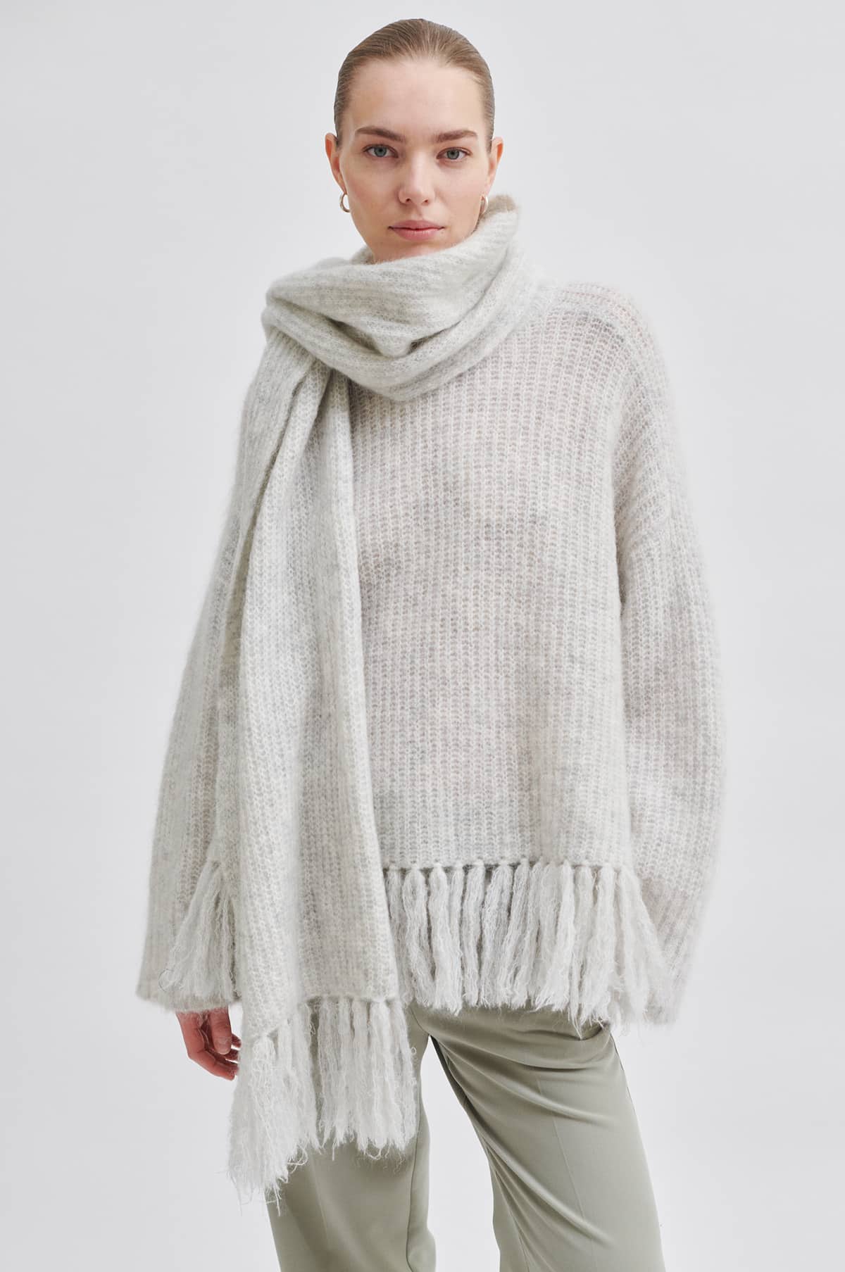 Second-Female_CAROA_KNIT_SCARF_4